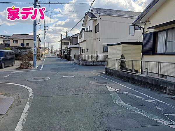 静かな住宅街で、車の出入りもスムーズです。