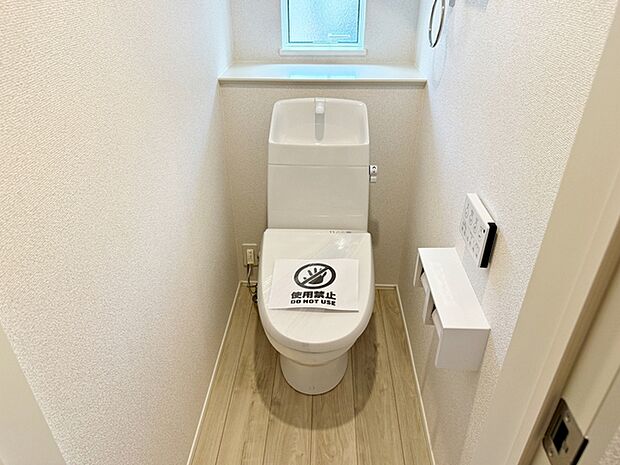 【トイレ】 各フロアに1か所ずつシャワー機能付きトイレを設置しており、朝の忙しい時間帯でもスムーズに利用できるため、混雑の軽減にもつながります。
