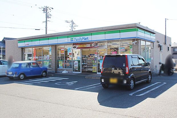 ファミリーマート豊川伊奈町店(300m)