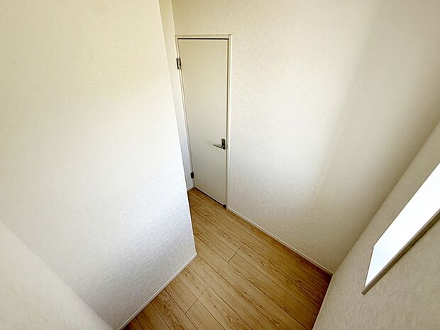 【ストレージルーム2帖】 季節外の物や普段使わない物などを収納しておくのに便利な納戸!