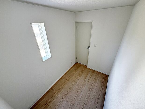 【ストレージルーム3帖】 寝室内のストレージルームは収納部屋以外に、趣味を楽しむプライベート空間として活用することも可能です  
