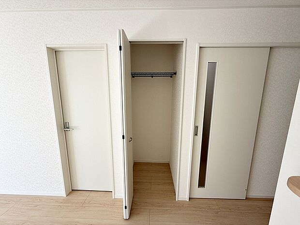 【リビング収納】 LDK収納があることで、家族で共有できるものが全てこの収納に集約できます!