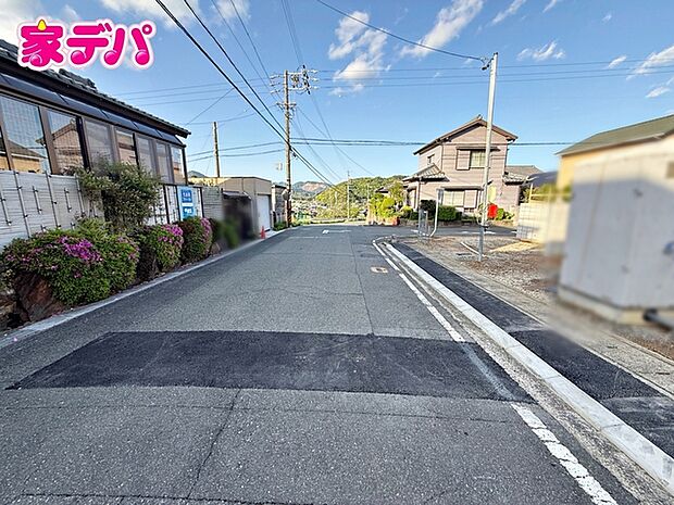 前面道路も広く車通りも少ないので、運転が苦手な方でも自分のペースで駐車ができます