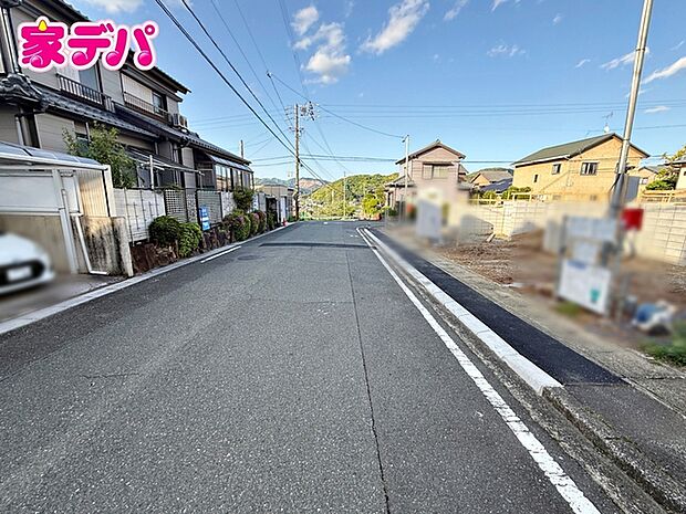 前面道路も広く車通りも少ないので、運転が苦手な方でも自分のペースで駐車ができます