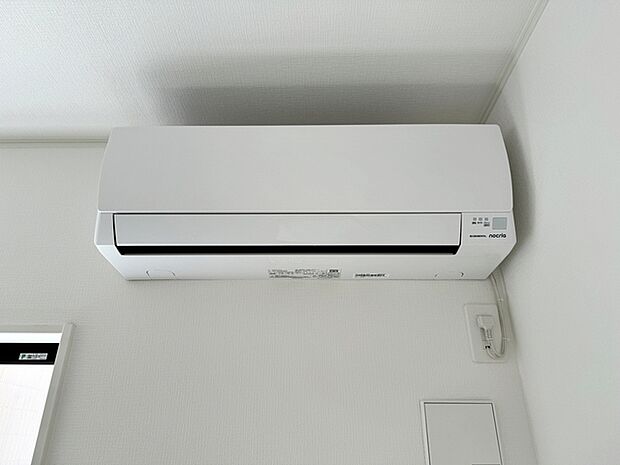 和室にはエアコンが設置されているので冷暖房や除湿機能により、室内の温度と湿度を快適にコントロールでき、入居してすぐに快適な環境で生活していただけます。初期費用が抑えられるのも嬉しいポイントです。