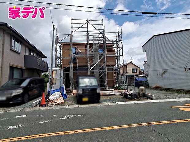 【1号棟】上棟しました! ・長期優良住宅 ・3SLDK ・LDK18.2帖 ・全居室収納完備 ・パントリー ・WIC ・リビング階段 ・駐車場並列3台可