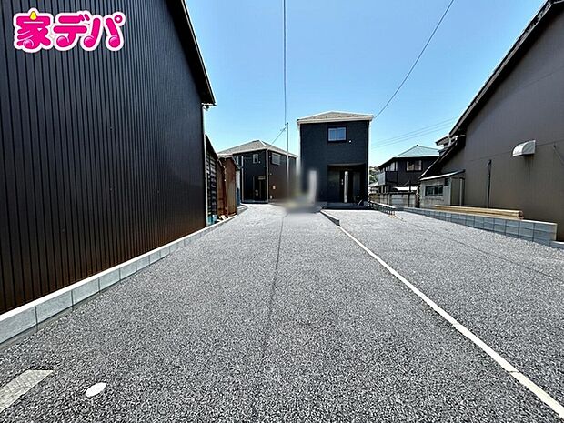 駐車スペースは縦列で2台分を確保!