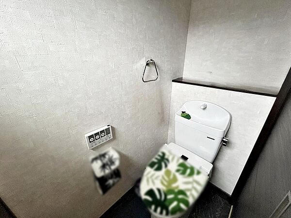 【2階トイレ】 各フロア1カ所ずつシャワー機能付トイレを設置しており、忙しい朝の混雑も解消！