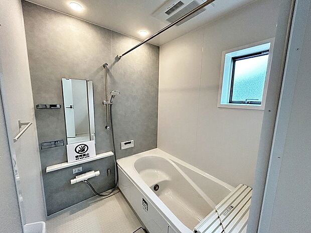 【浴室】 足がしっかりと伸ばせる快適な空間でリラクゼーション。一日の疲れをリフレッシュ!