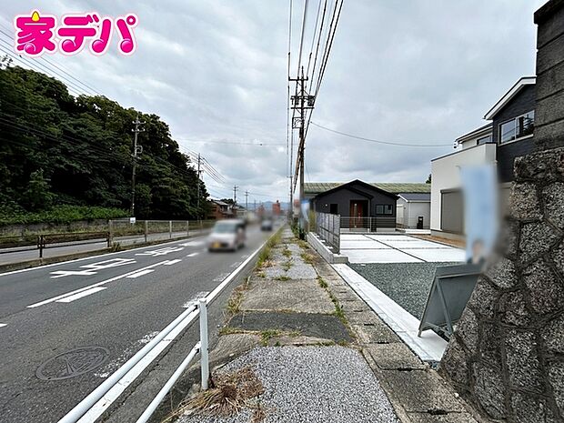 前面道路：南西側約16ｍ幅、北東側約6ｍ幅 前面道路は公道で、車のすれ違いもらくらく！ 