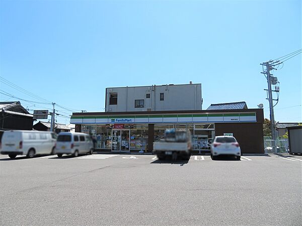 ファミリーマート蒲郡形原店（650m）