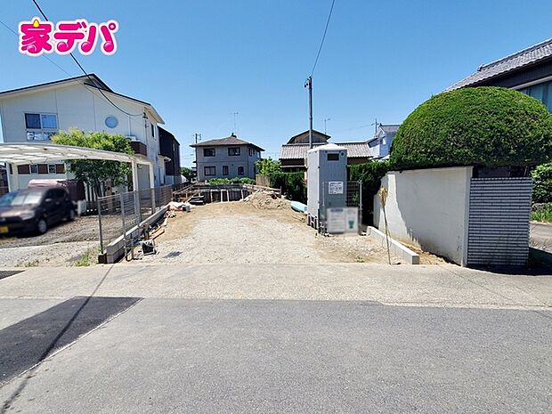 基礎工事中です。ご見学希望のお客様につきましては同型同仕様の物件にご案内いたします