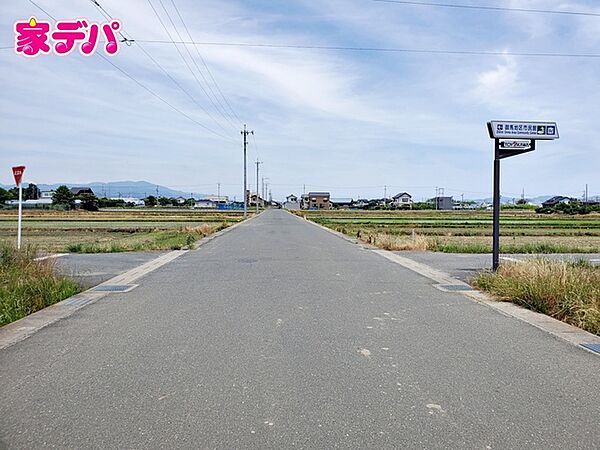前面道路：南側約7.4ｍ幅
