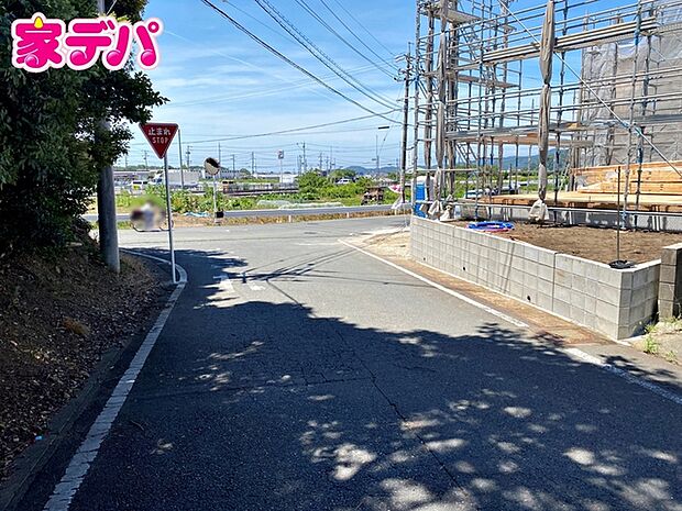 前面道路:東側約5.7~9m幅