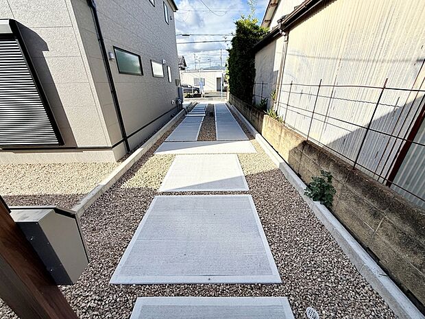 3台駐車可能なカースペースを確保!ご家族それぞれがお車を持つことが可能です。