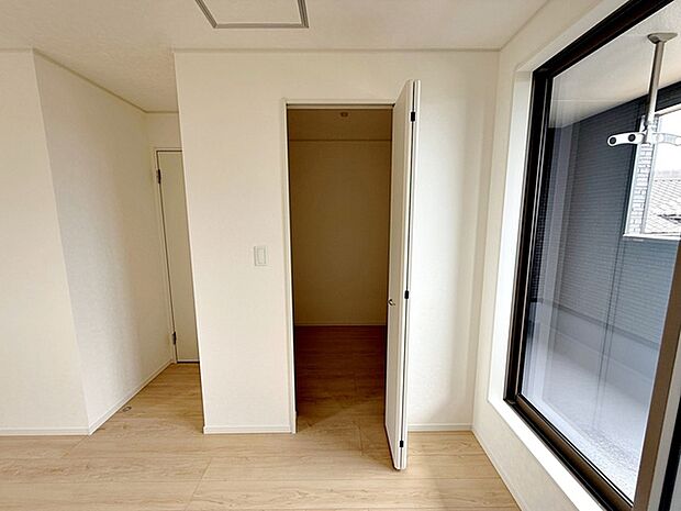【ウォークインクローゼット2帖】 