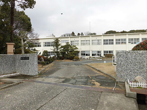 西浦小学校(870m)