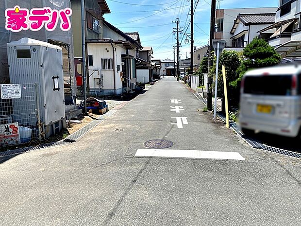 静かな住宅街で、車の出入りもスムーズです。