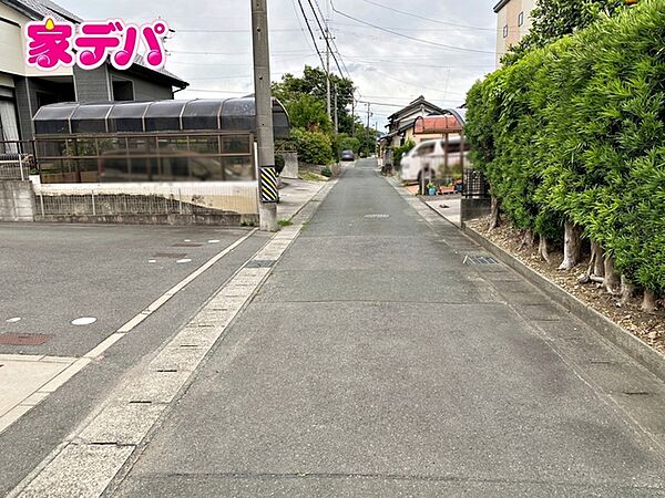 静かな住宅街で、車の出入りもスムーズです。