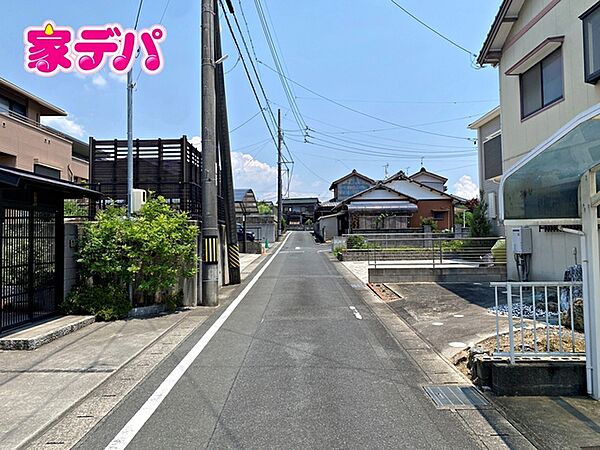 前面道路：北側約4ｍ幅