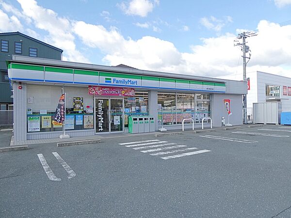 ファミリーマート豊川御油町南店（660m）
