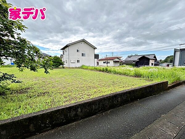 間口約10mの整形地で、建物や駐車スペース、お庭をバランス良く配置しやすい敷地です