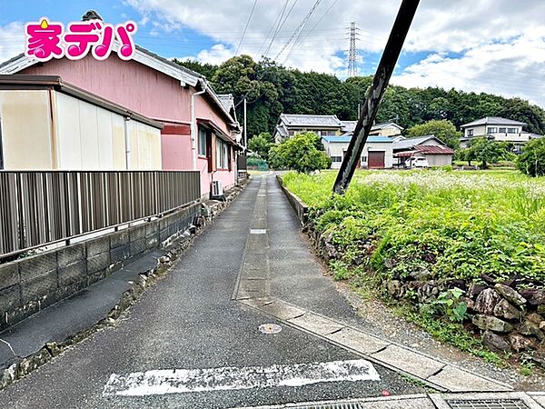 前面道路：北東側約2.0～2.3ｍ幅