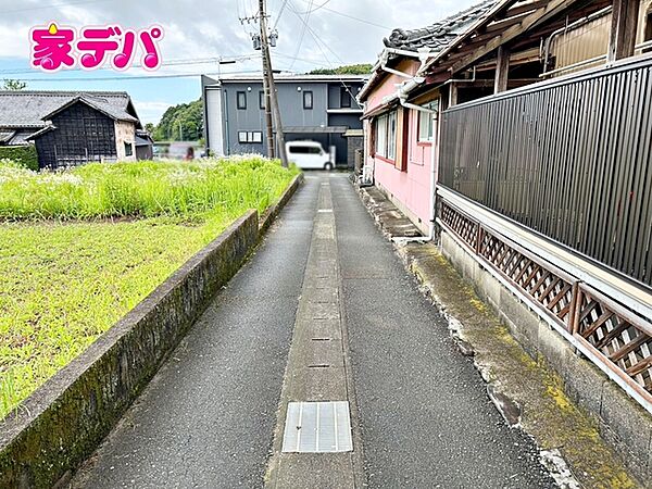 前面道路：北東側約2.0～2.3ｍ幅