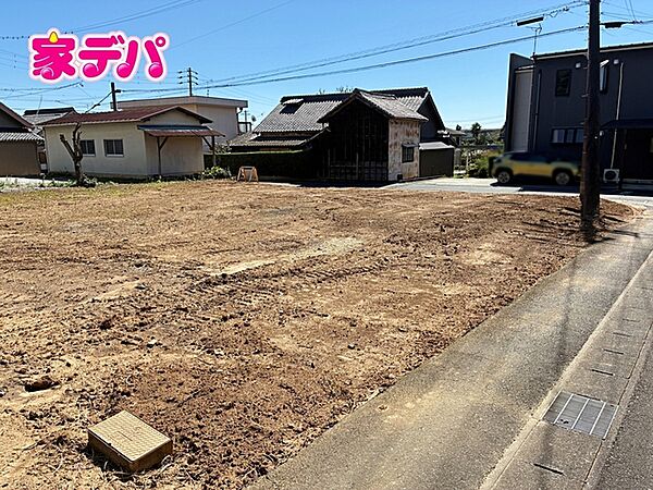 駐車スペースやお庭を設けた住まいなど、多彩なプランをご検討いただけます
