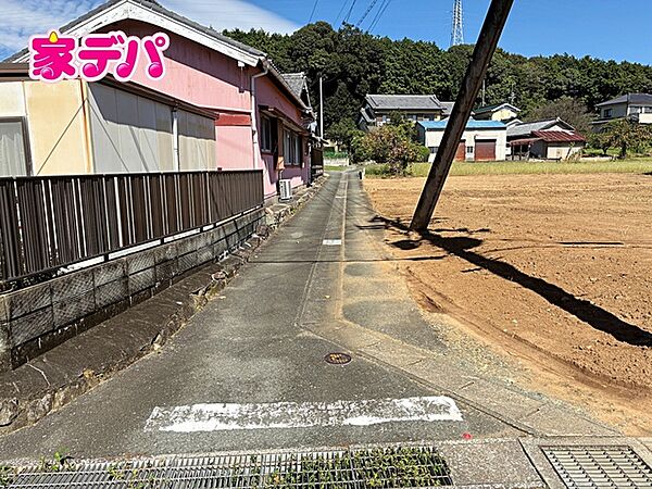 前面道路：北東側約2.0～2.3ｍ幅