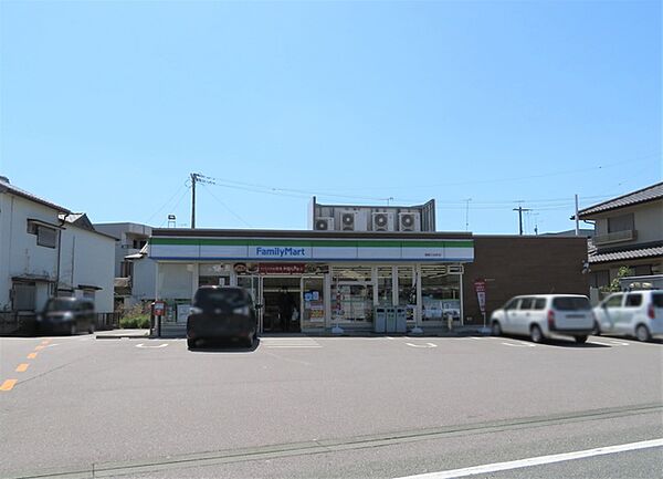 ファミリーマート蒲郡三谷町店（50m）