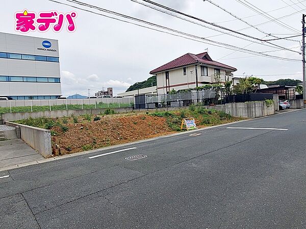 間口もゆったりとした整形地で多様な設計プランに対応できます。