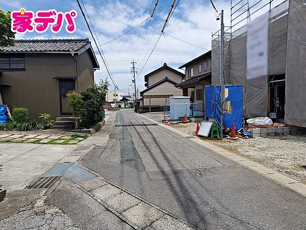 静かな住宅街で、車の出入りもスムーズです。