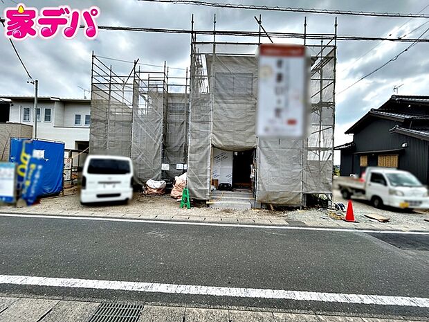 上棟しました!ご見学希望のお客様につきましては現地の他に同社の完成物件にて設備や仕様などご確認いただけます。