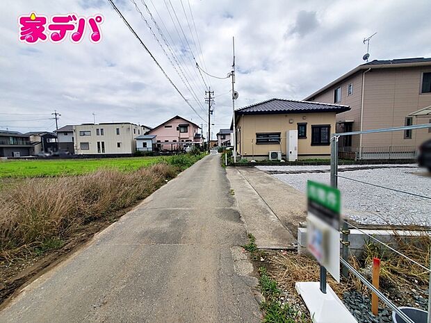 静かな住宅街で、車の出入りもスムーズです。