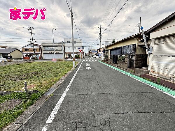 前面道路：北西側約6ｍ幅