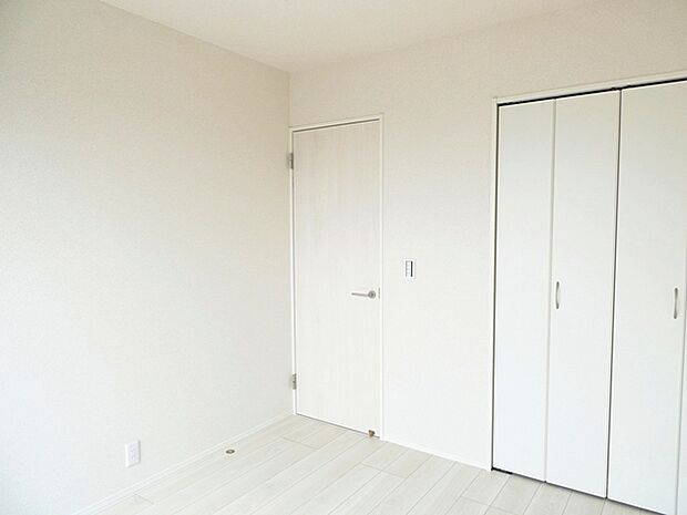 【施工例】お子様にとっての初めての「自分の部屋」。学習机やベッドの配置もラクラクです。