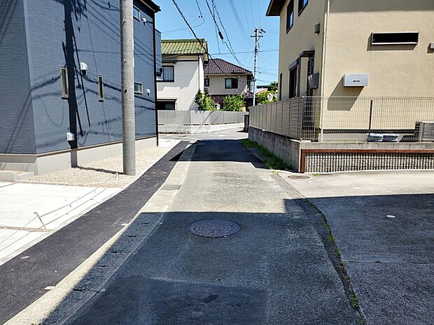 前面道路:南西側約4m幅