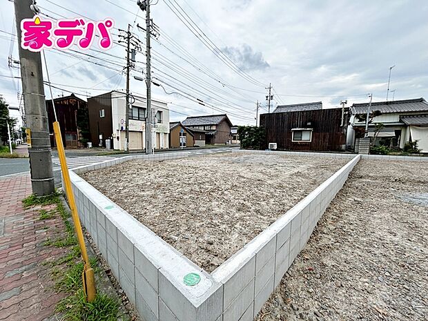 住宅ローンにご不安のあるお客様も、まずはお気軽にご相談ください。お客様に最適な資金計画と金融機関をご案内いたします。ご希望やご状況をお伺いしながら、無理のない返済計画をご提案いたします。