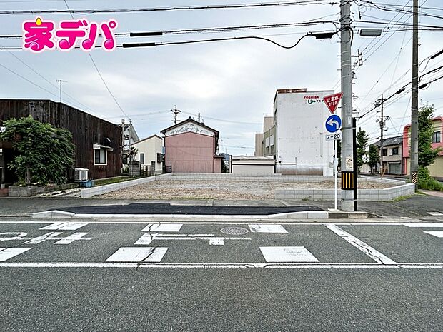 【1号棟】建築予定地です! ・角地 ・3SLDK ・LDK20帖 ・全居室収納完備 ・シューズクローク ・ファミリークローク(納戸)4帖 ・インナーバルコニー ・防犯カメラ ・並列駐車場2台可