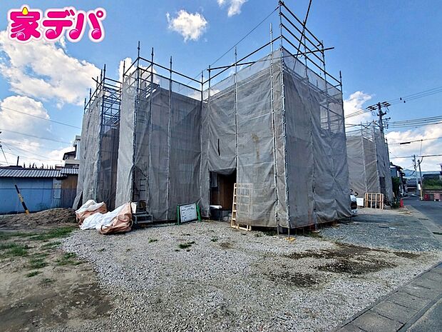 上棟しました。ご見学希望のお客様につきましては同型同仕様の物件にご案内いたします。当日のご連絡でも対応いたします。お気軽に『家デパ』までお問い合わせ下さい!経験豊富なスタッフが対応いたします。