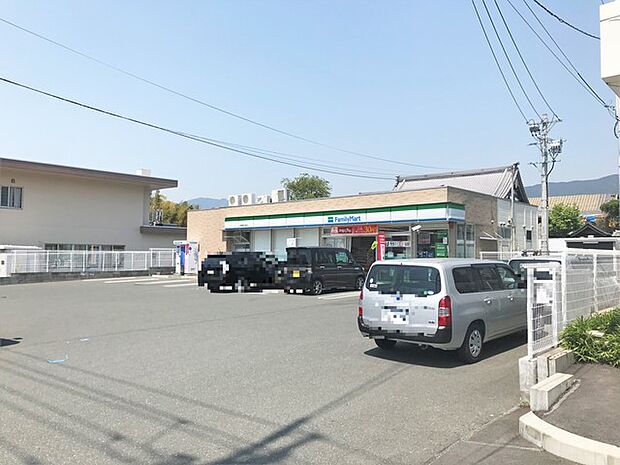 ファミリーマート新城西入船店（500m）