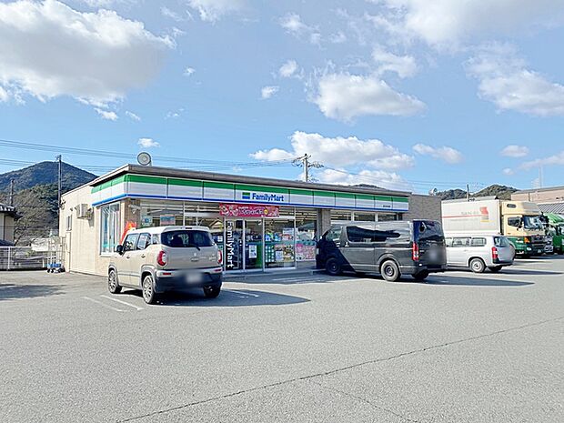 ファミリーマート音羽赤坂店(770m)