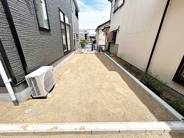 リビングと庭がつながる間取りで、室内と屋外を行き来しやすい動線です。お子さまやペットとの時間を楽しんだり、ガーデニングや家庭菜園など、ご家族のライフスタイルに合わせてお庭を活用できます!