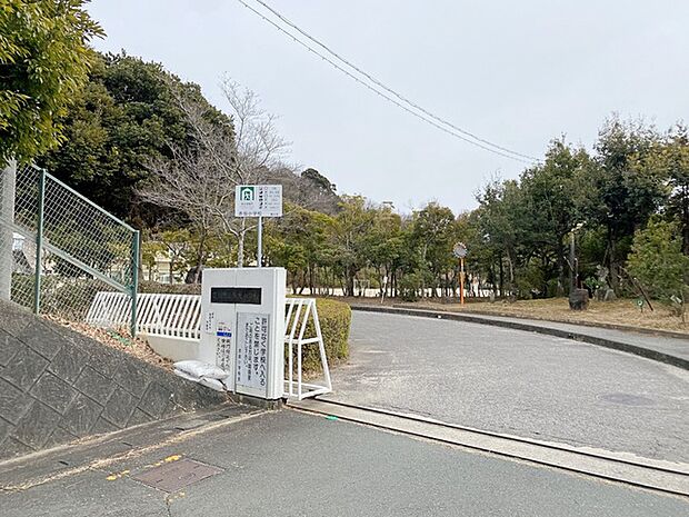 赤坂小学校(1410m)