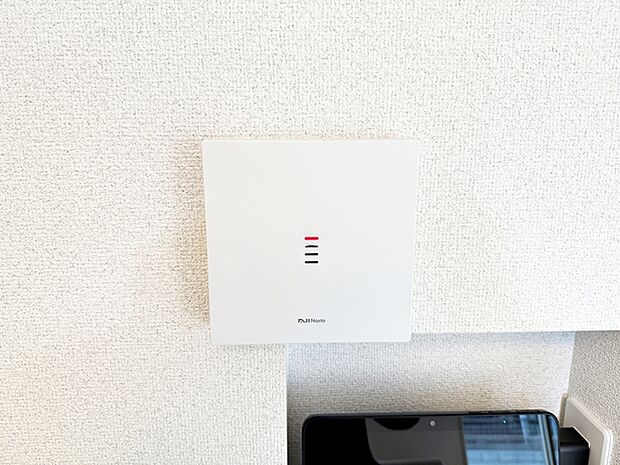 タブレットやスマホで、家中どこにいても応答可能。自動音声もあるので忙しい時に便利です。 