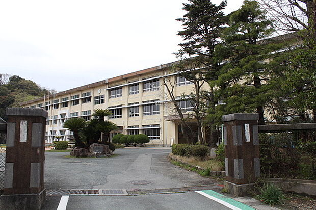 国府小学校（180m）
