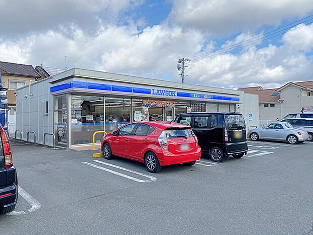 ローソン豊川市田町河尻店（300m）