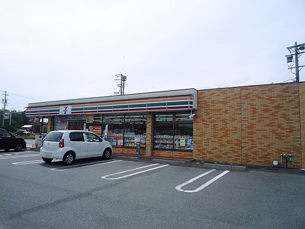 セブンイレブン新城バイパス店（860m）