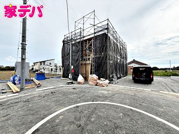 上棟しました!ご見学希望のお客様につきましては現地の他に同社の完成物件にて設備や仕様などご確認いただけます。